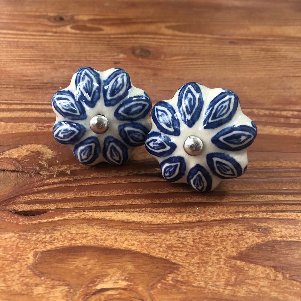 2 Beautiful Doorknobs ๐ - Picture 2 of 4